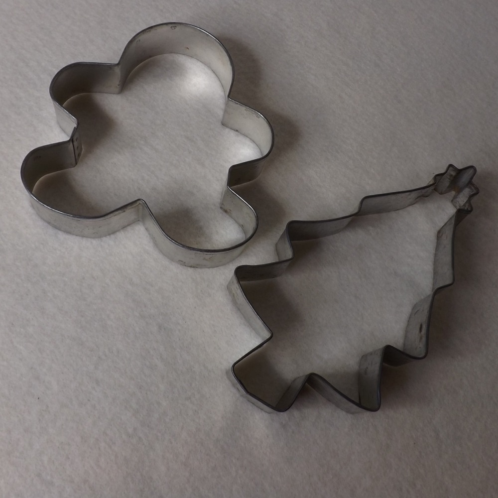 Large Cookie Cutters- Set Of 2 (Holiday Themed)